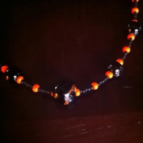 HAND CRAFTED SF Giants Black & Orange Necklace Magnetic Clasp - Picture 1 of 3